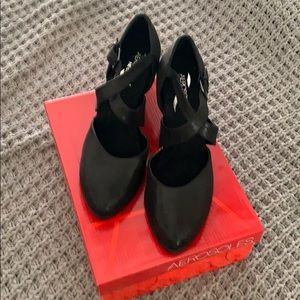 Selling brand new black pumps, size 10
